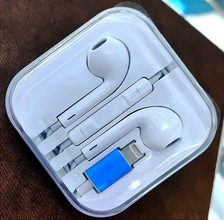 هندزفری سیمی اورجینال آیفون 13 و 14 مدل Apple EarPods Lightning Connector Handsfree